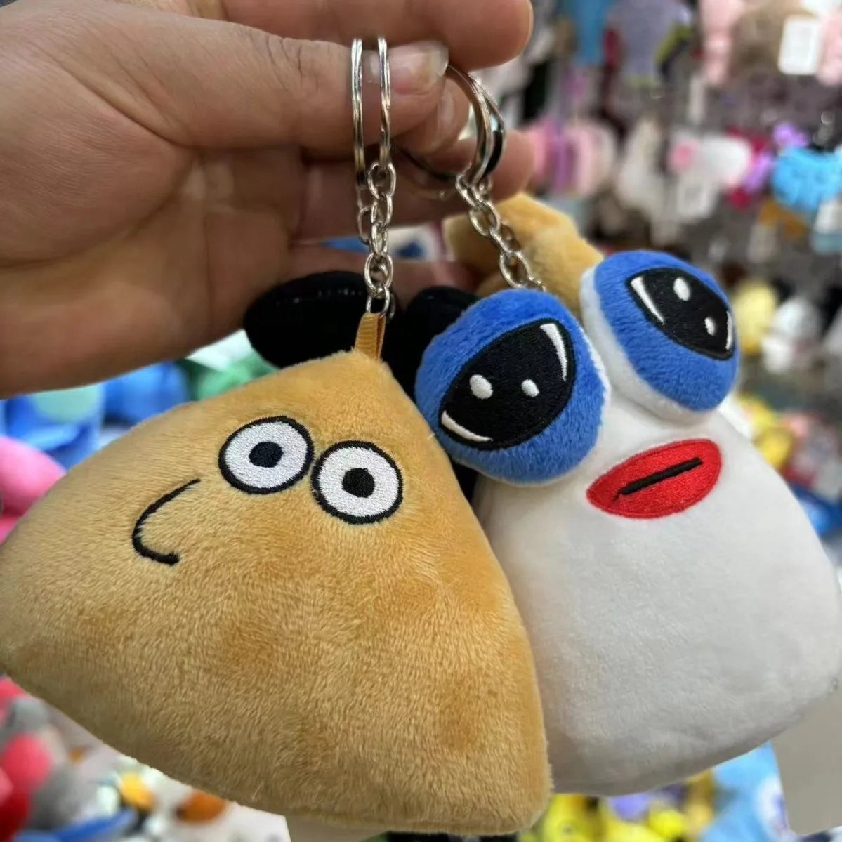 Alien Plush Keychain – Cute Stuffed Animal Pendant Toy
