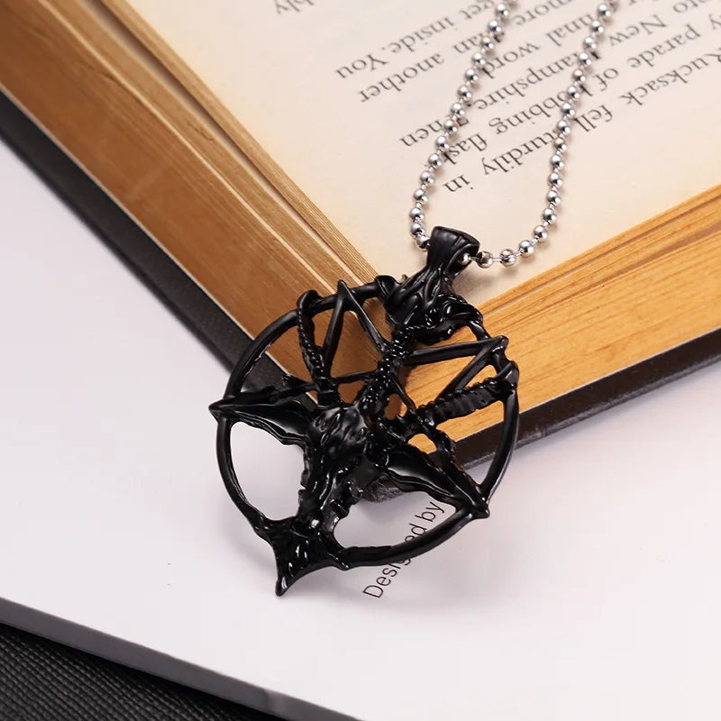 Skull Pendant Necklace – Vintage Gothic Style for Parties & Outfits