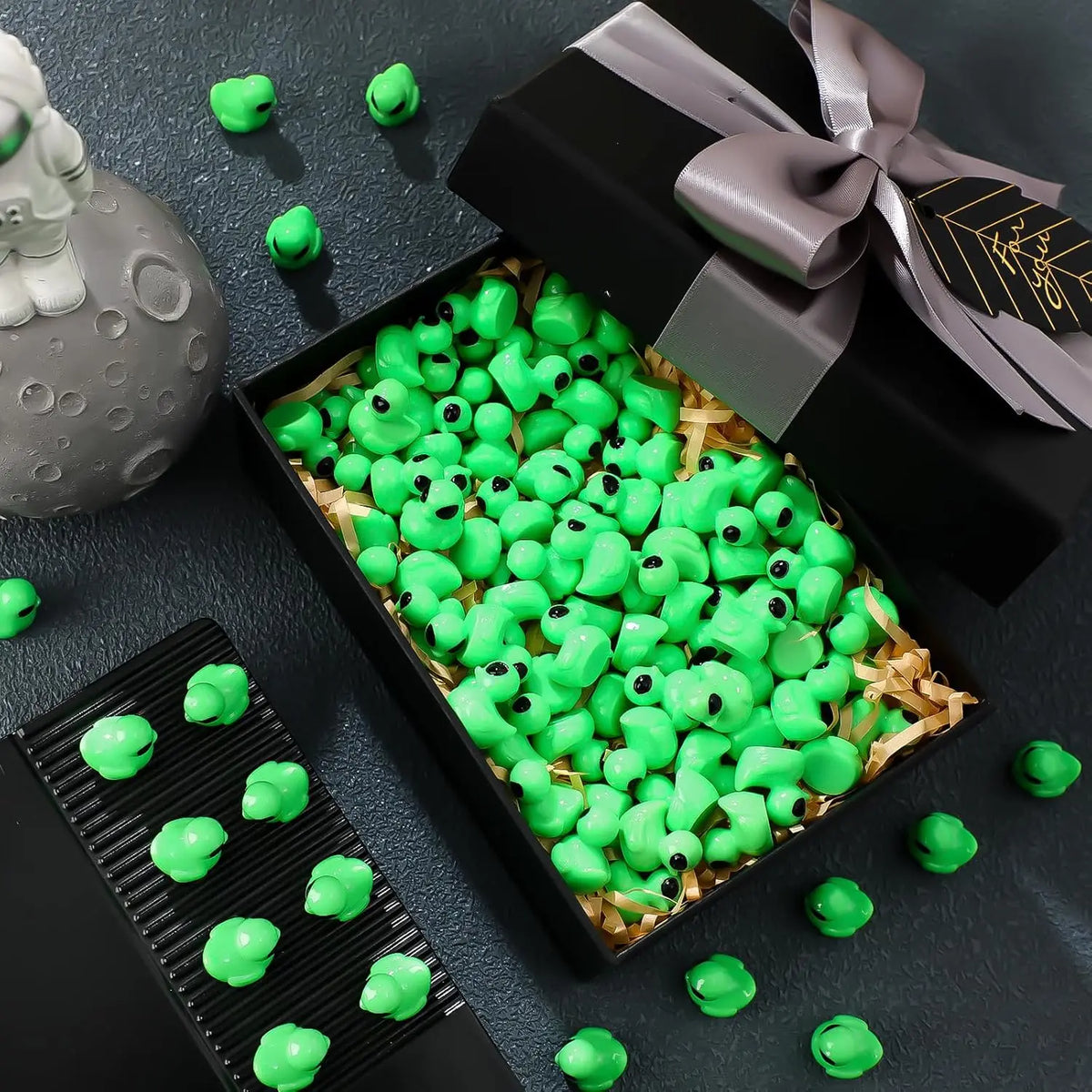 Mini Alien Duck Figurines 50PCS Green Resin Collectible Decor