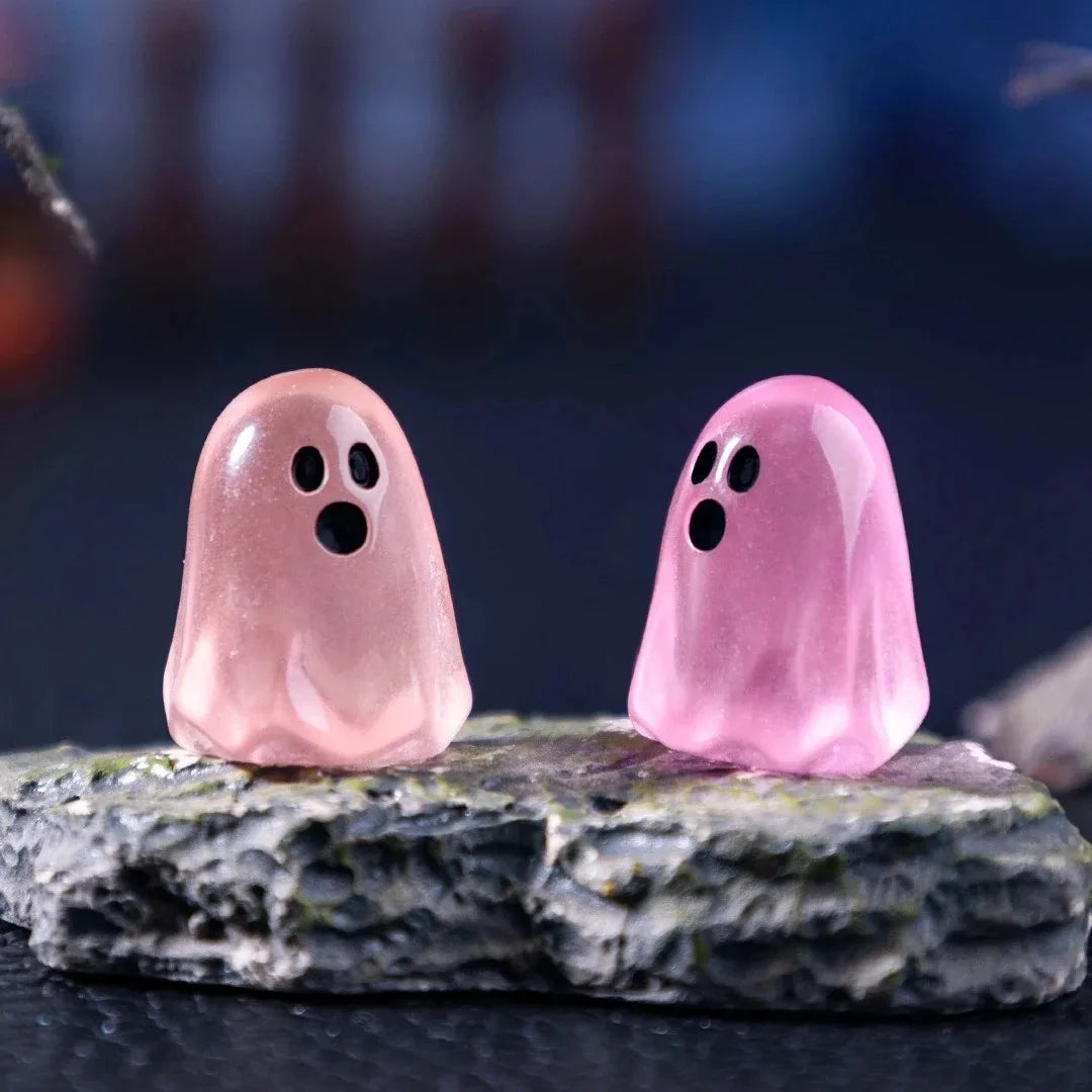 Luminous Ghost Figures – Glow in the Dark Halloween Miniatures